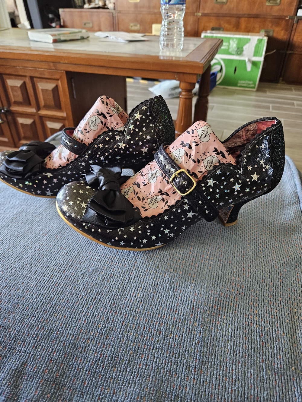 Irregular Choice Summer Breeze Black With Stars Irridescent 41 Nwt 10 - Picture 4 of 5